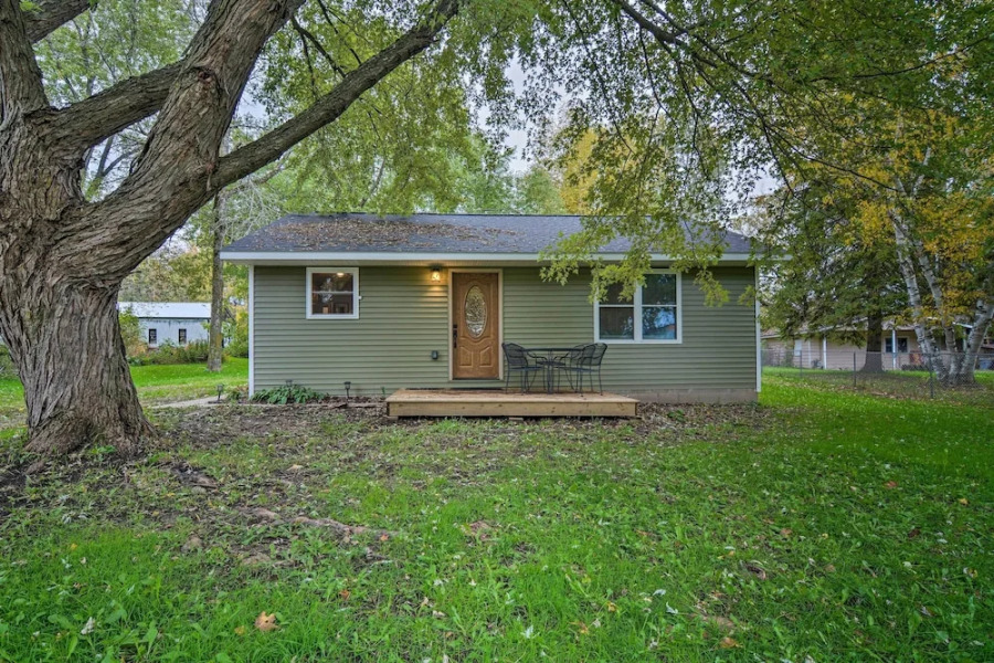 Pet-friendly Petoskey Area Cabin, Walk to River!