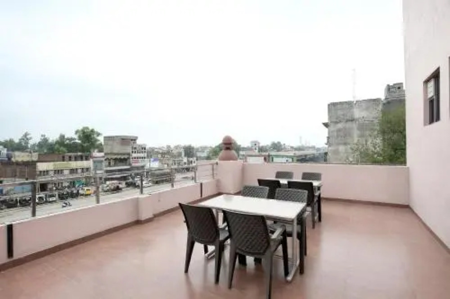 OYO 18805 Rajmahal Motel