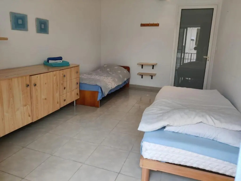 Spacious 3-bedroom apartment 30 seconds from sea