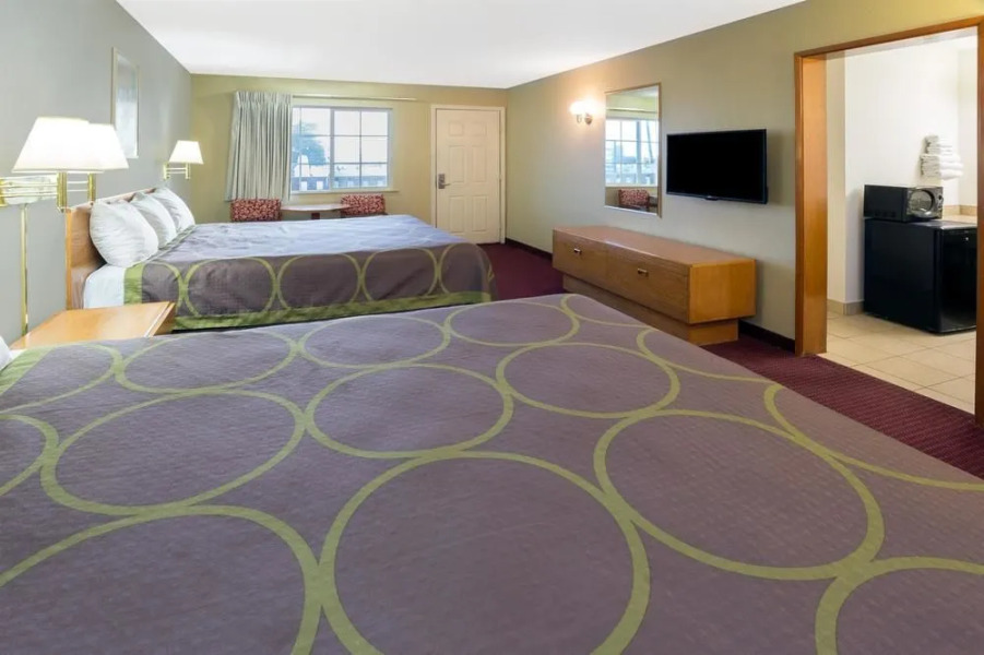 Super 8 Crescent City