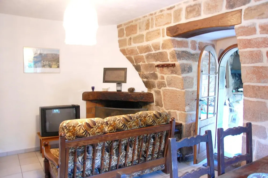 House With 3 Bedrooms in Chambonas, With Pool Access and Furnished Gar