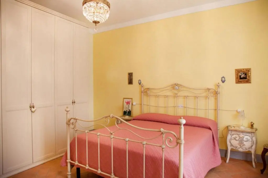 Appartamento di Lusso in Borgo Storico Toscano
