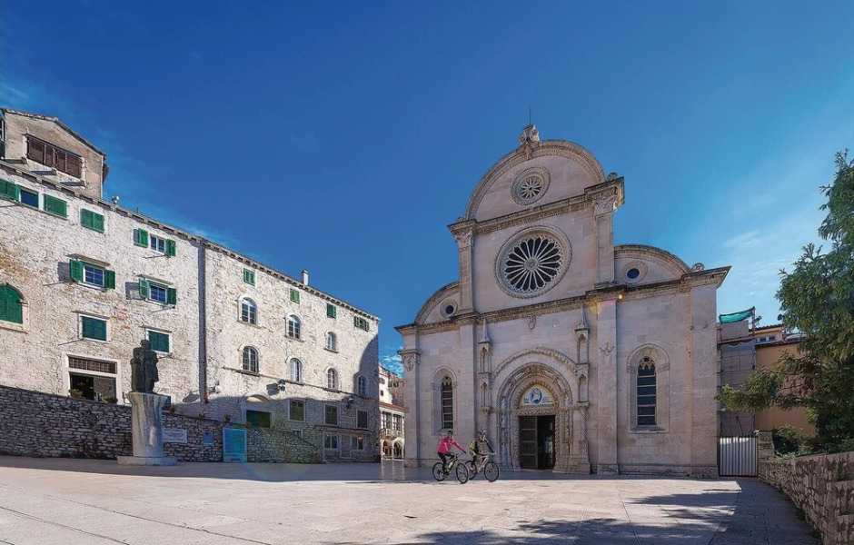 Stunning Home in Ladevci With 4 Bedrooms, Wifi and Outdoor Swimming Pool