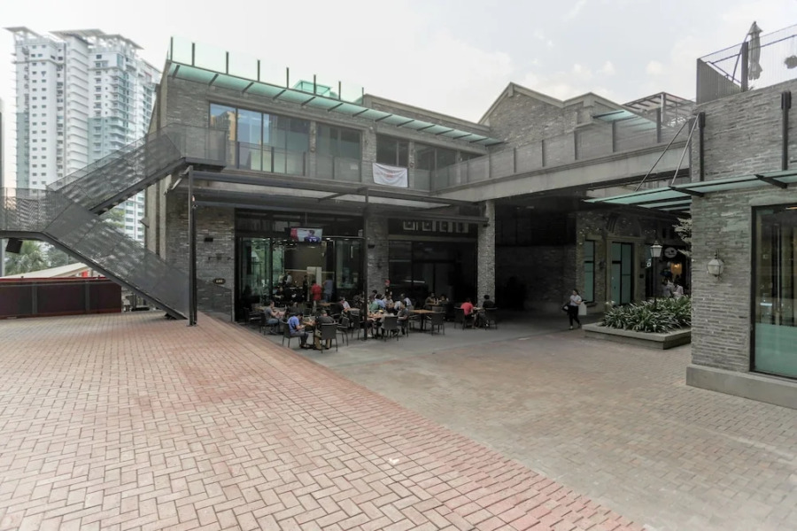 Luzzeri Suite Empire Damansara