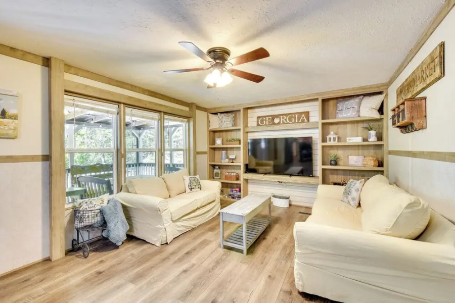 8 Mi to Helen: Sautee Nacoochee Home w/ Hot Tub