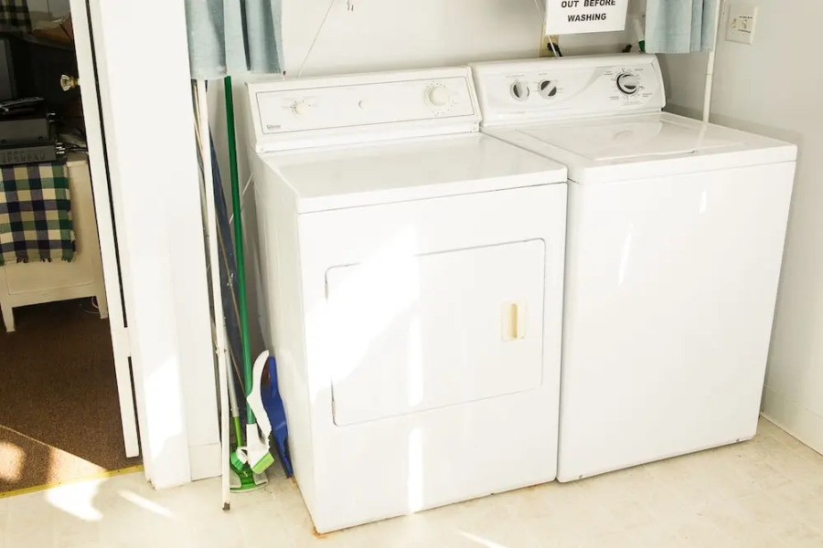 The Hamptons 2 Br cottage by RedAwning