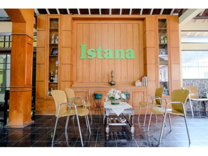 Hotel Istana Family by OYO Rooms