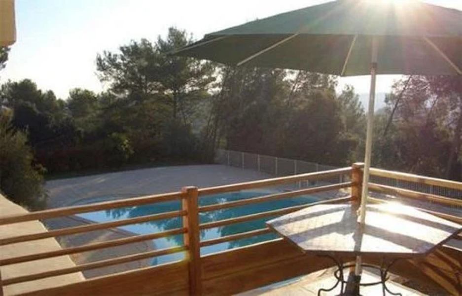 Quality Suites Victoria Garden