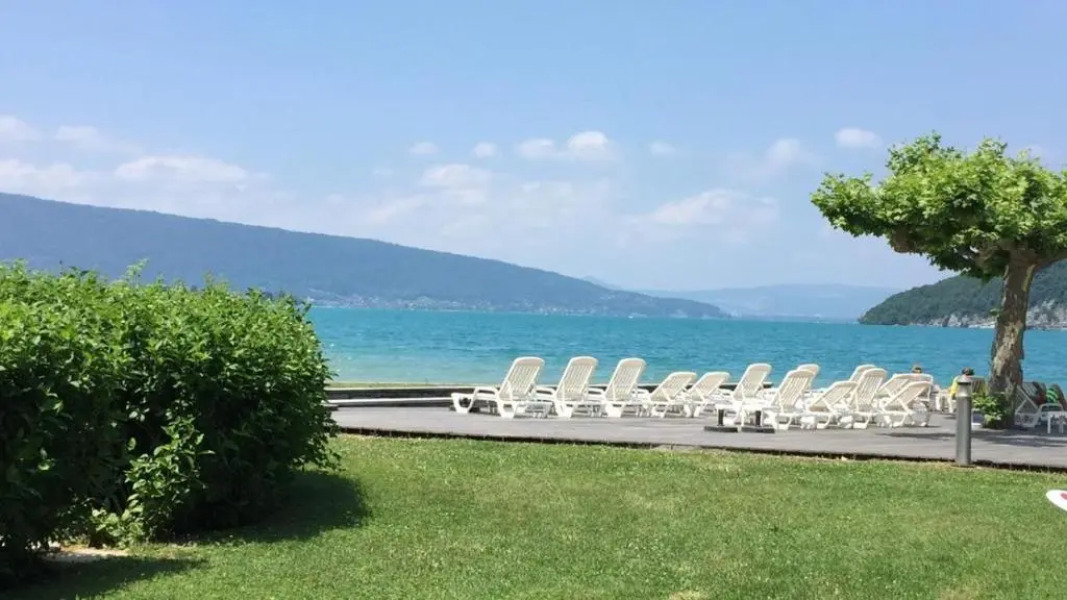 La Baie des Voiles 3 chambres 4 à 6 personnes au bord du lac plage privée