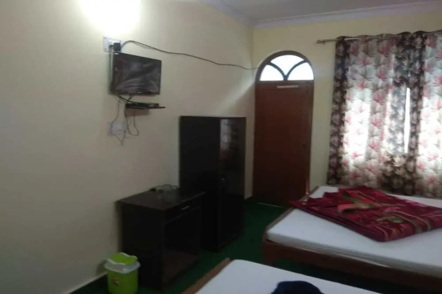 Hotel Him Ganga by Raatri