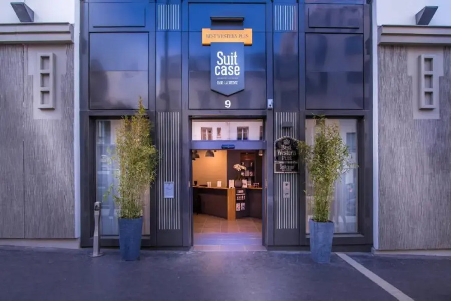 Best Western Plus Suitcase Paris La Defense