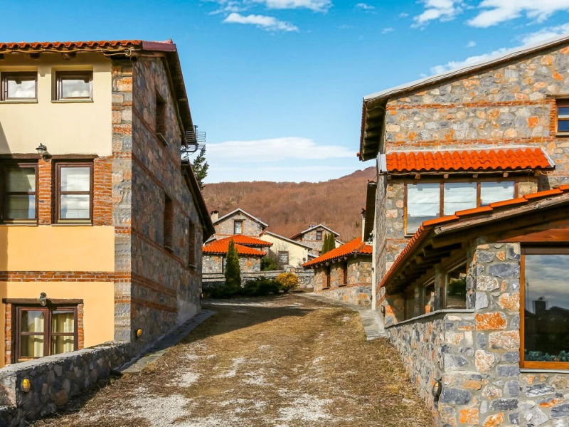 Lavish Holiday Home in Pella with Jacuzzi