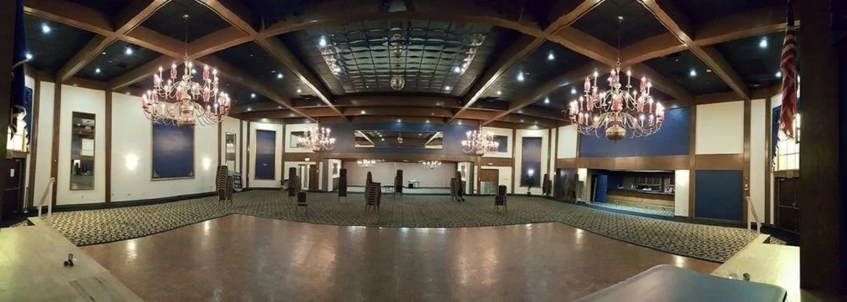 Hotel Carlisle & Embers Convention Center