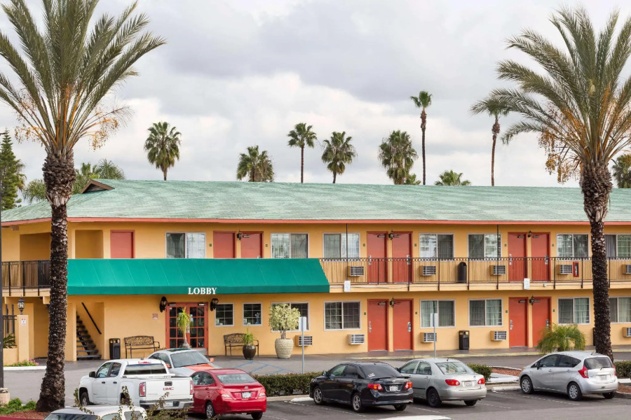 Hotel Avenida - Oceanside Camp Pendleton
