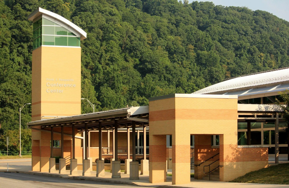 Holiday Inn Express & Suites Johnstown by IHG