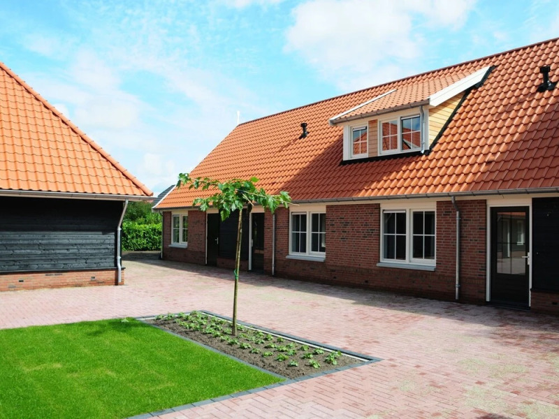 Spacious Home With a Whirlpool and six Bathrooms, in Twente