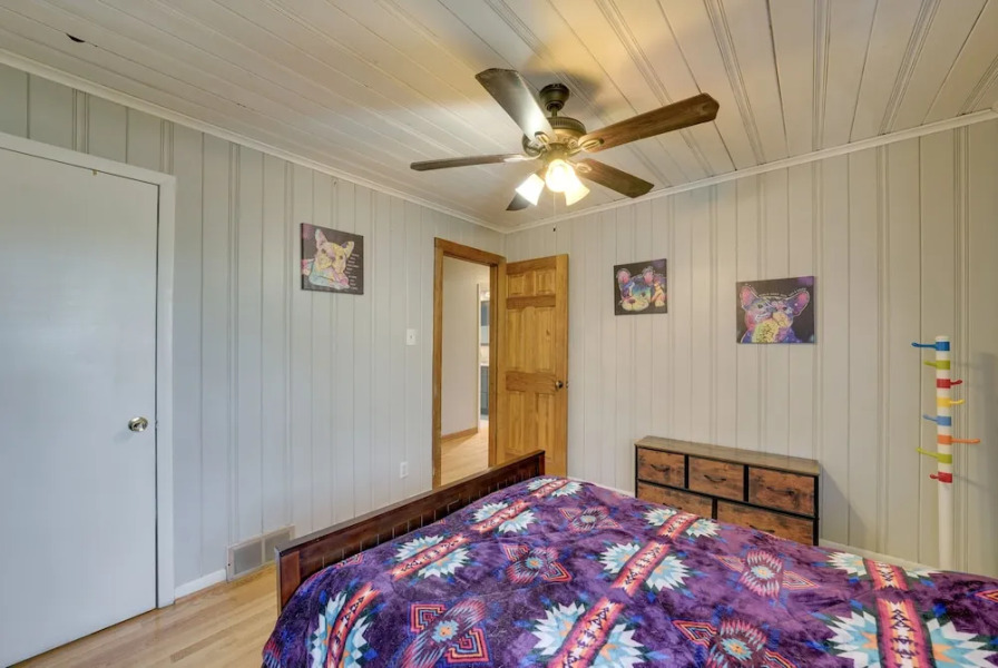 Cozy Lisle Home w/ Fenced Backyard: Pets Welcome!