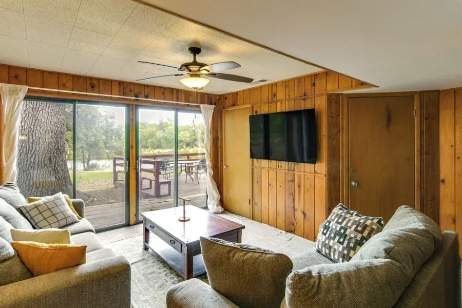 5 Mi to Lake Oroville: Huge Riverfront Home!