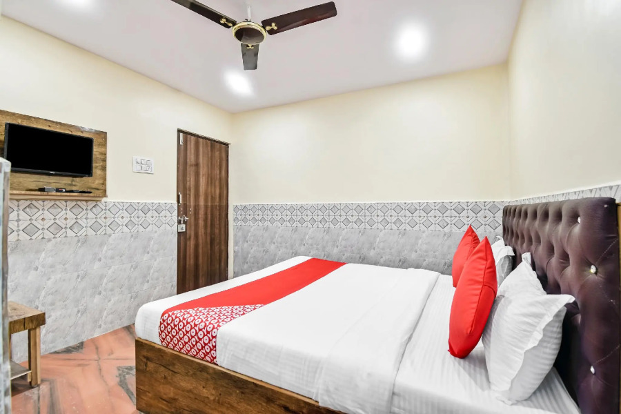 OYO 48837 Hotel Suvarna