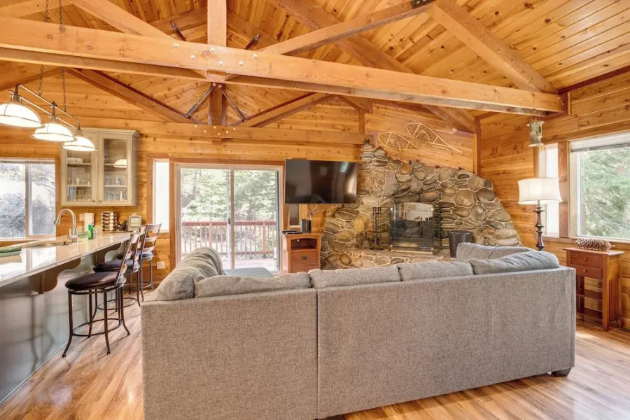 4 Mi to Beach: Lake Tahoe Mountain Retreat!