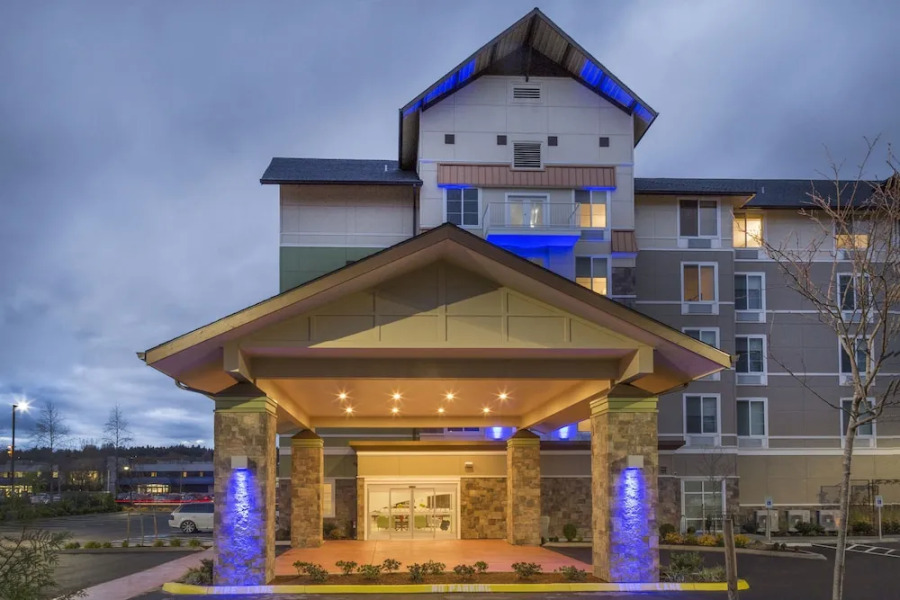 Holiday Inn Express & Suites Seattle South - Tukwila, an IHG Hotel