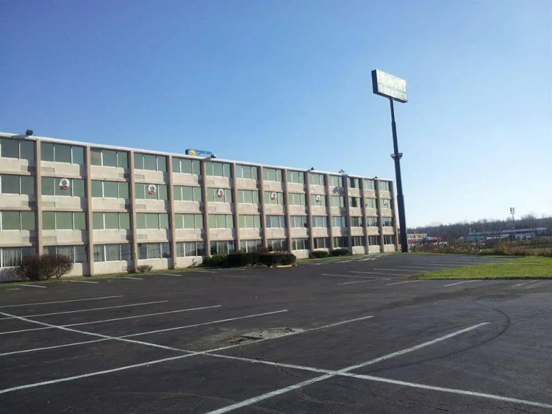 California Palms Hotel & Suites