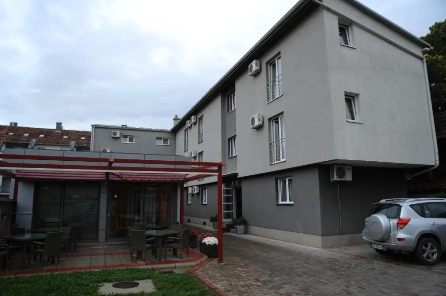 Apartment and Rooms In Club