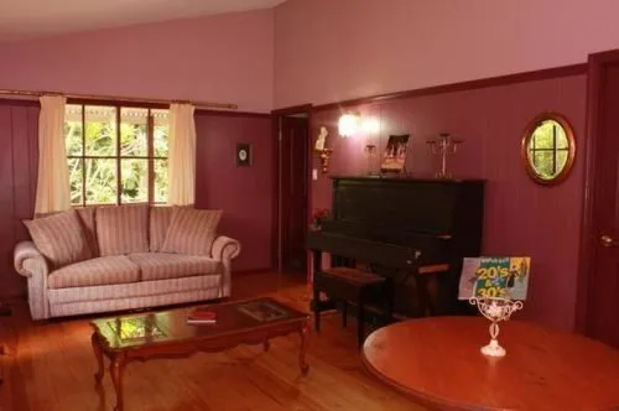 Maz's Tamborine Mountain Accommodation