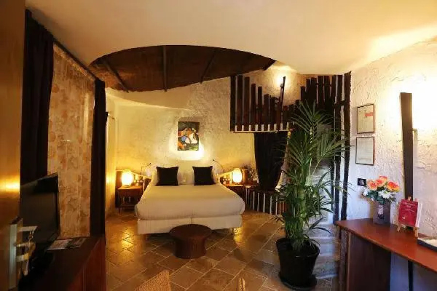 Châteaux Demeures Hôtels     Le Cheval Noir