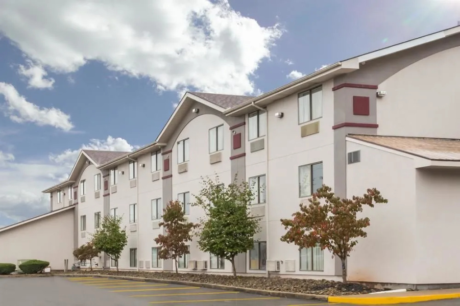 Super 8 by Wyndham Summersville/New River National Park