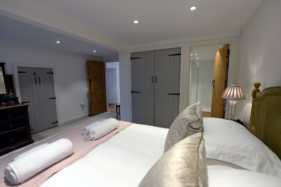 The Cwtch - Luxury Cottage, Sea Views, Pet Friendly