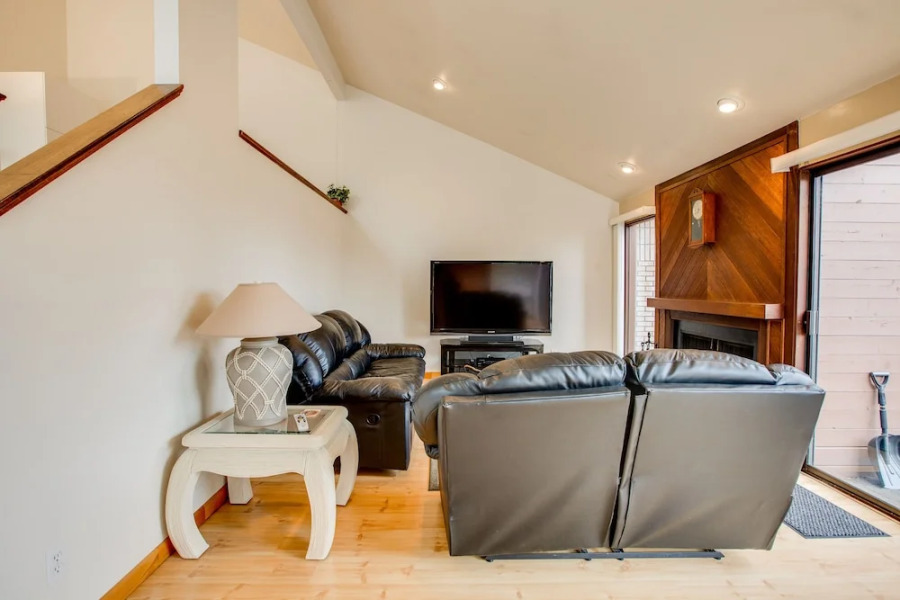 4BR 3BA Phenomenal Ski Retreat Perfectly Located by RedAwning