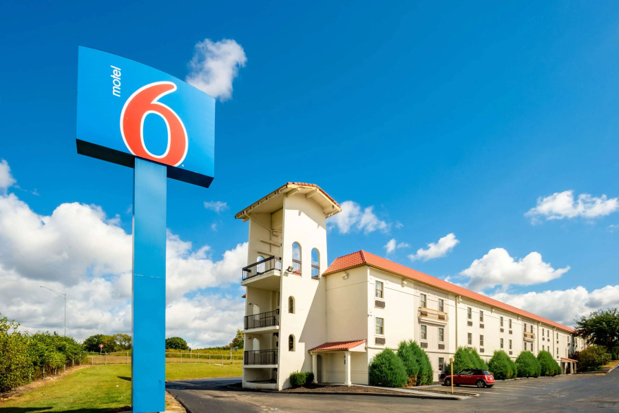Motel 6 Hazelwood, MO