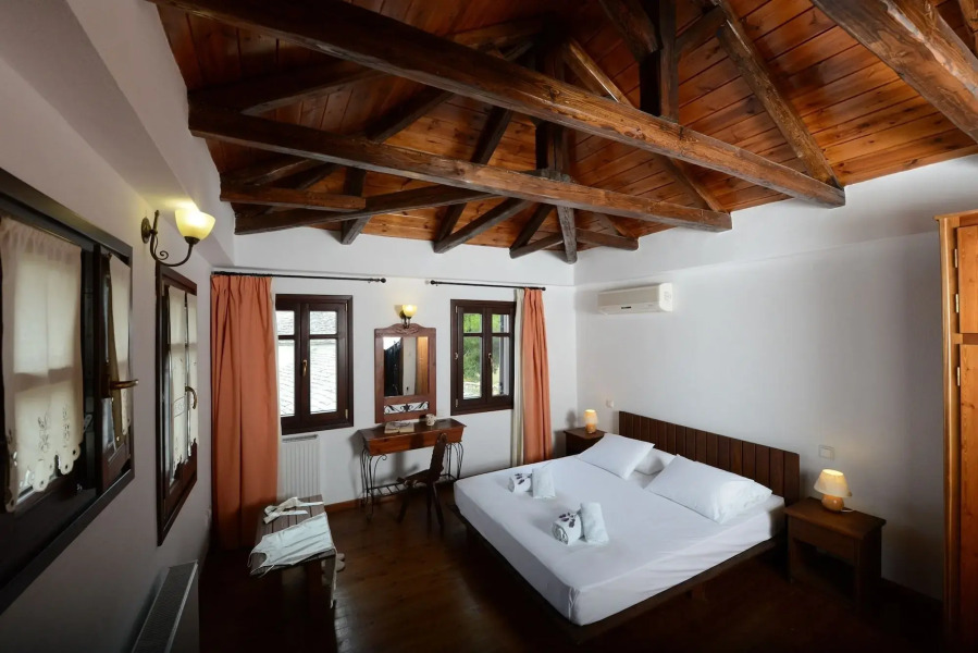 Esperos Suites & Villas