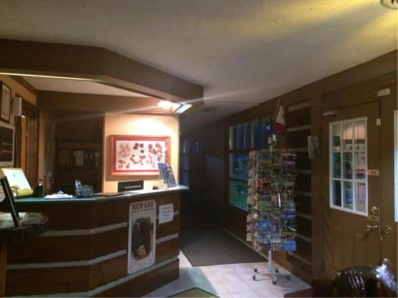 Algonquin Lakeside Inn