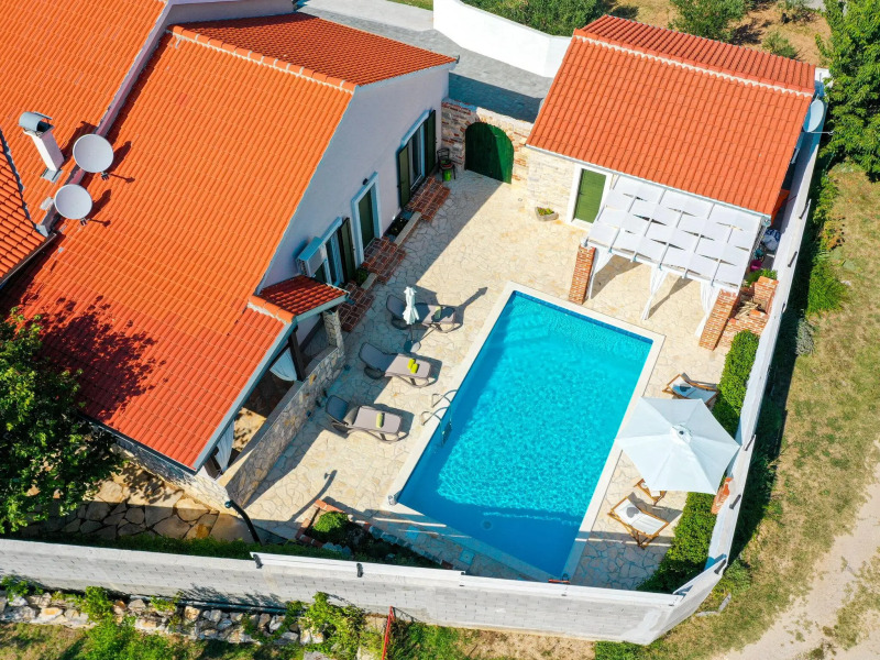 Villa With Private Pool and Terrace