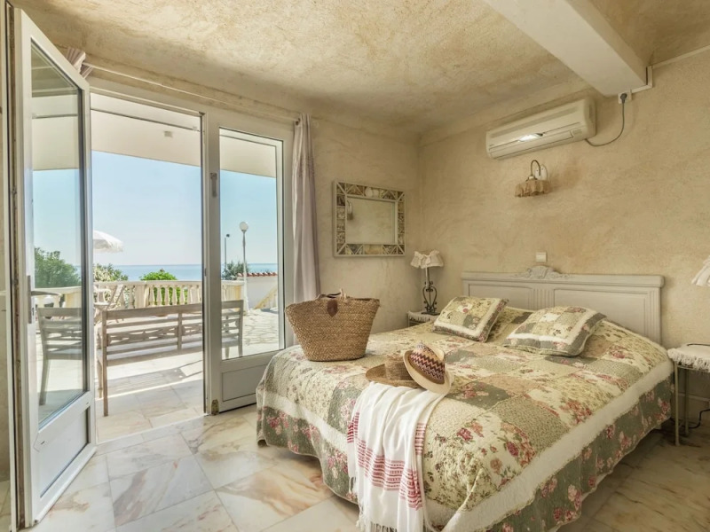 Luxurious villa in Les Issambres with Jacuzzi