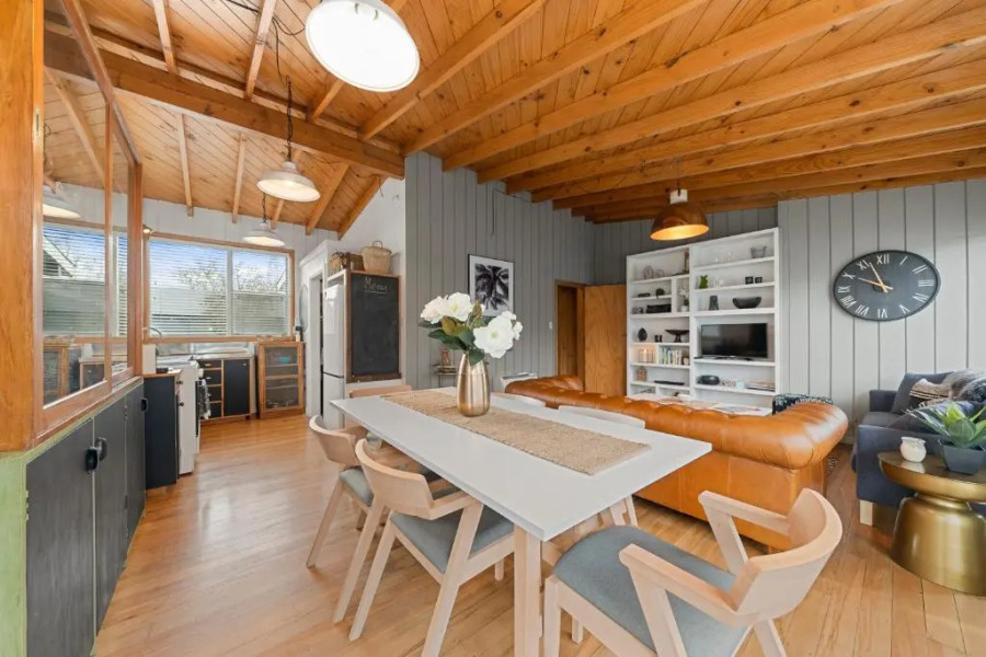 The Walnut Tree House - Martinborough Holiday Home