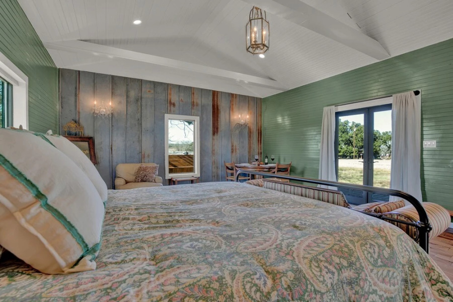 Luxury Cabin-right Across From Albert Dance Hall!