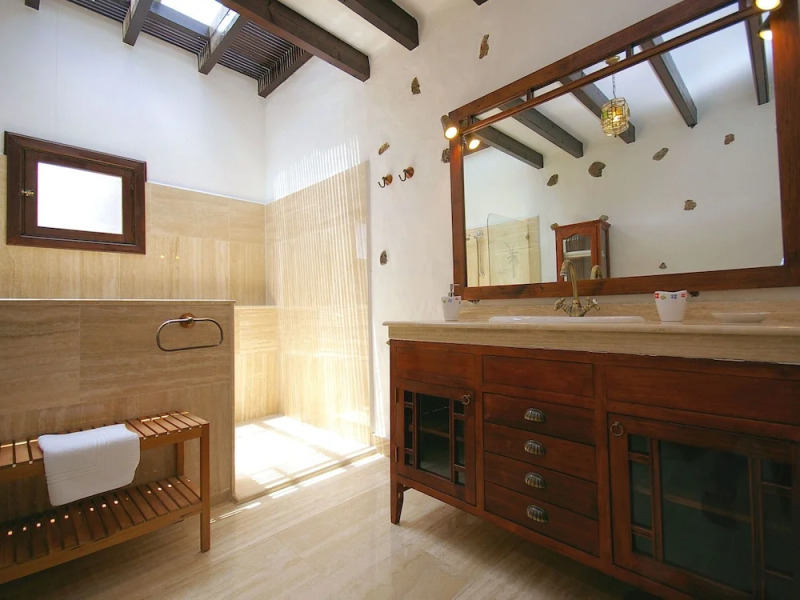 Spacious Villa in Haría With Swimming Pool