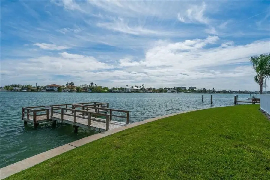 210 - Palms of Treasure Island