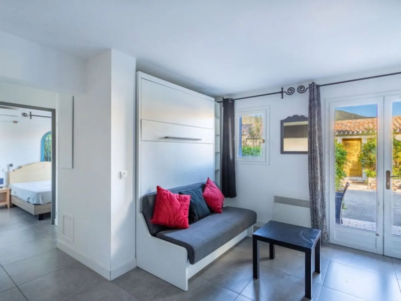 Cap Negre : Domaine de la Pinede 33542