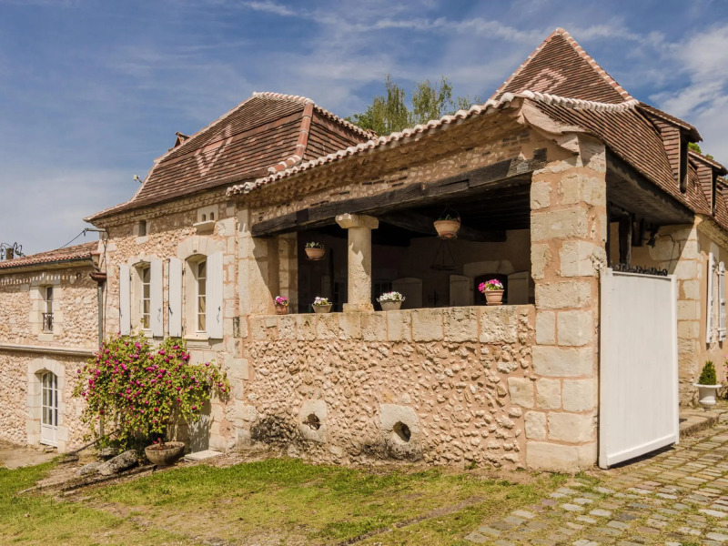 Ritzy Mansion in Sourzac With Tennis Court, Pool & Gym