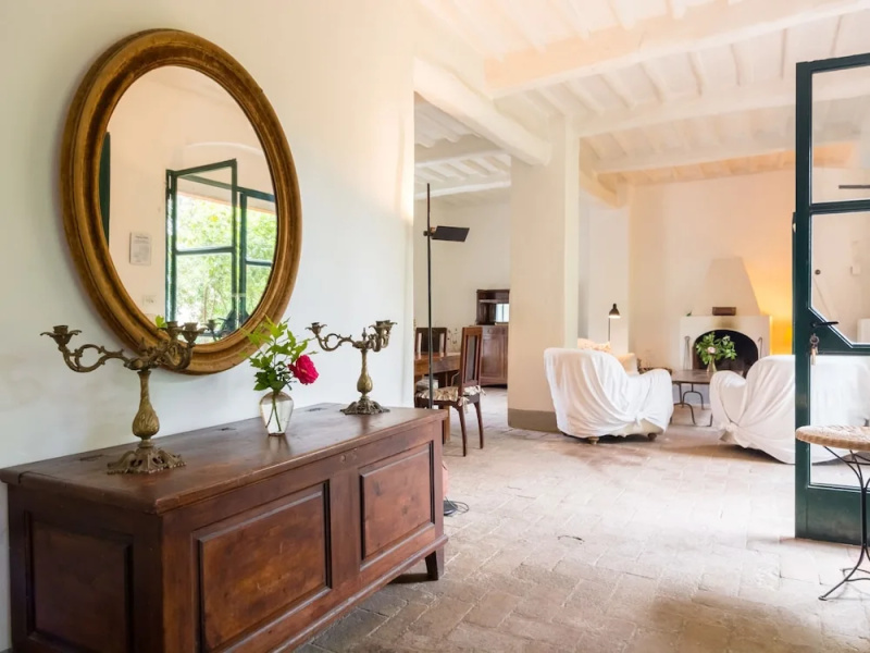 Farmhouse in Tuscany Near Renaissance Villa