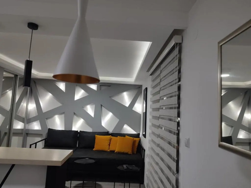 Triangle studio Divcibare