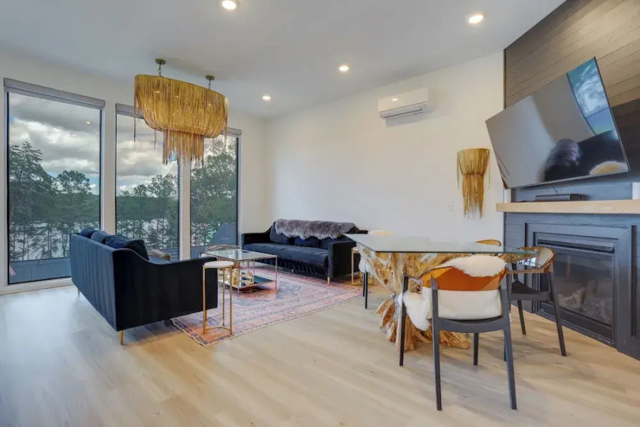 Modern & Luxe Lake Arrowhead Villa Near Marina!