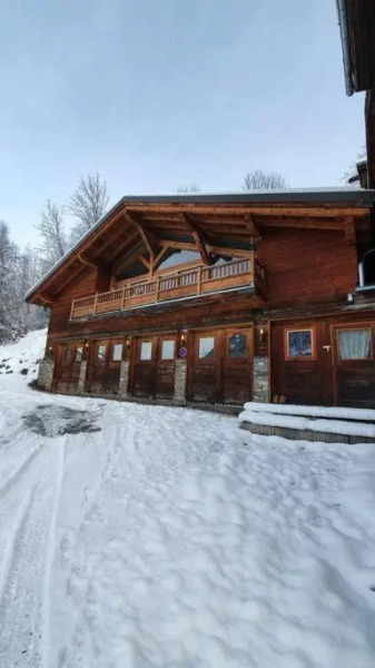 Chalet entier 110m2 avec vue et sauna à 10 min des pistes