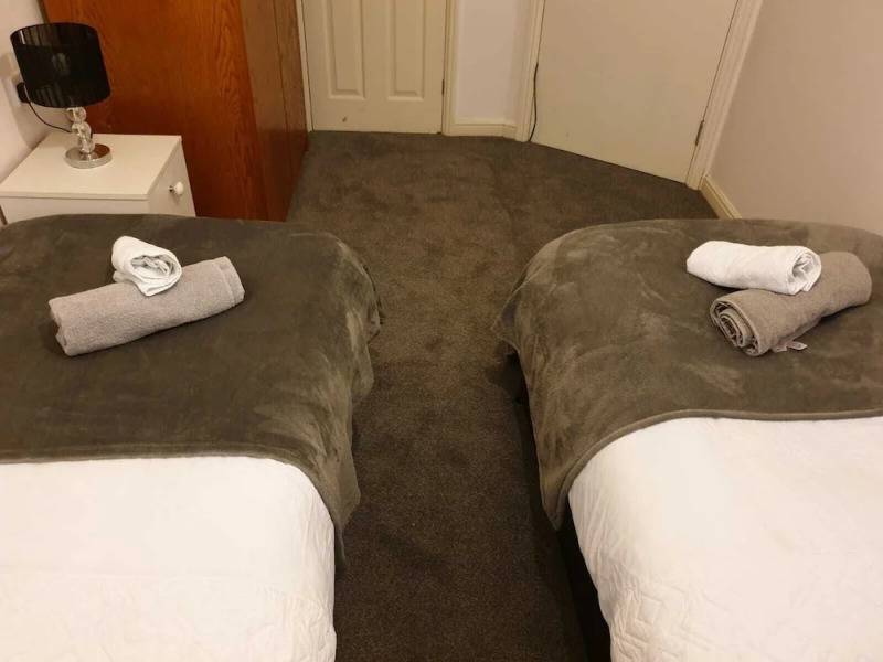 2 Bed Apartment B70 off M6 With Free Parking