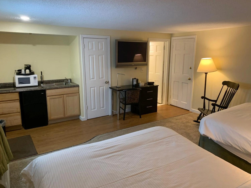 Four Winds Country Motel