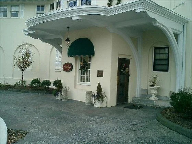 The Lighthouse Inn Resort